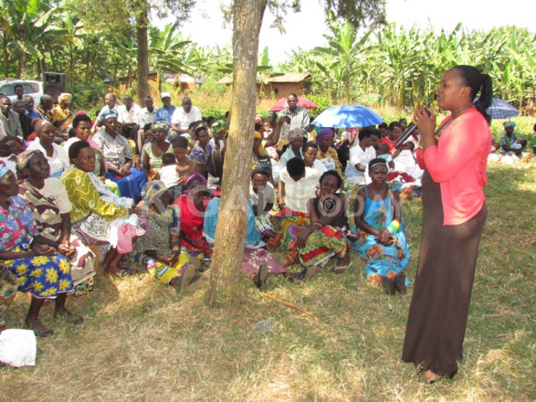 Uwimanimpaye asaba abaturage gusubira ku muco wo guhunika 