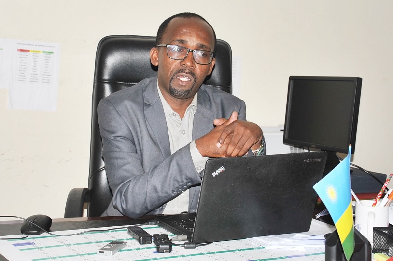 Intebe y'Inteko yungirije, Jean Claude Uwiringiyimana,