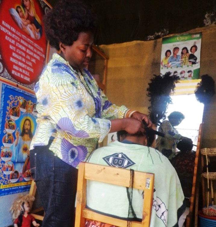 Uwitije afite inzu itunganya imisatsi y'abagore kandi yemeza ko yatangiye kwiteza imbere.