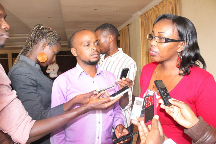Uwizeye avuga ko basanze inama nyinshi kandi zitunguranye ziri mu bituma bamwe mu bakora mu nzego z