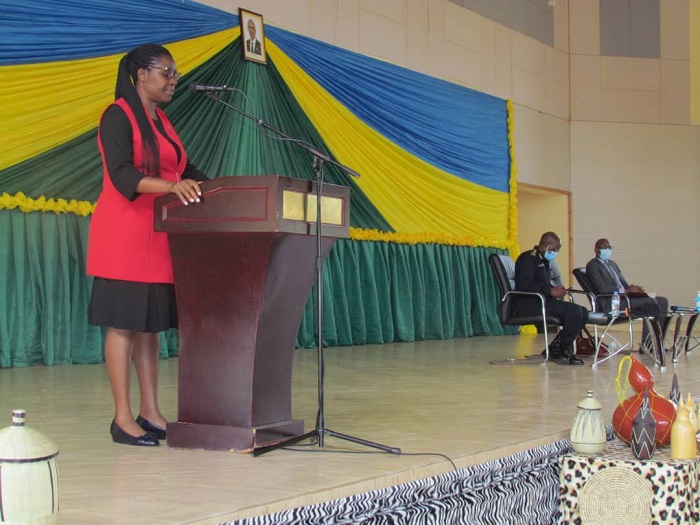 Minisitiri Uwizeye avuga ko hari ibyo basabwa kugira ngo batere ikirenge mu cy'Intwari zababanjirije