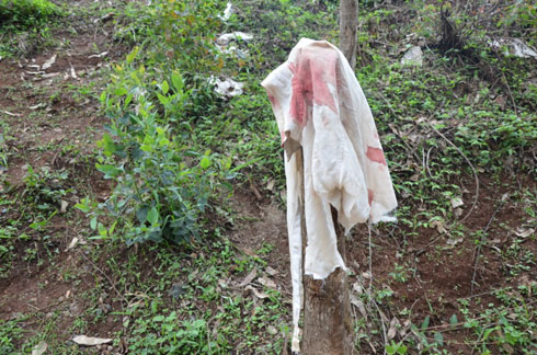 Uwo mwenda uriho amaraso kandi wacikaguritse.