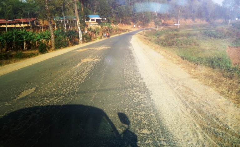 Uwo muhanda wacitsemo ibinogo