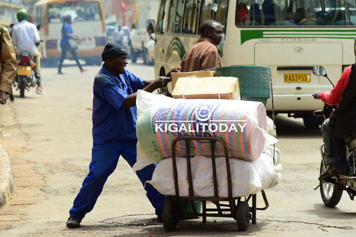 Uyu kigingi agize pane mu muhanda rwagati.