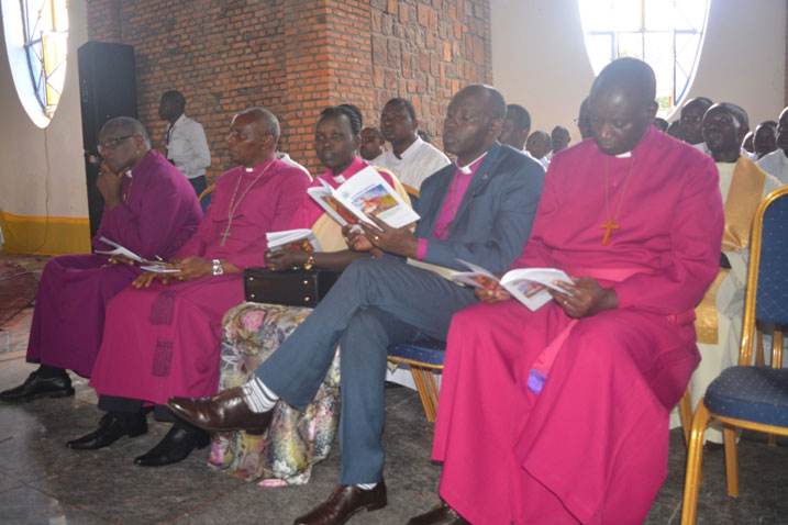 Uyu muhango witabiriwe kandi n'abayobozi mu madini atandukanye arimo abasenyeri mu bangirikani