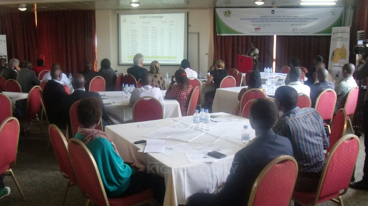 Umuhango witabiriwe n'abantu batandukanye bafasha mu gukemura ibibazo by'ubutaka