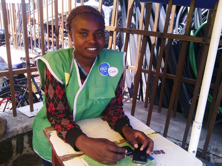 Serivize zitangirwa kuri terefone ngo zimwinjiriza abarirwa mu bihumbi 300 ku kwezi.