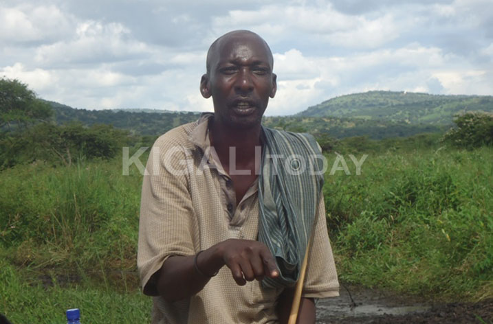 Uyu musaza yemeza ko uburenge buzanwa n'imbogo.