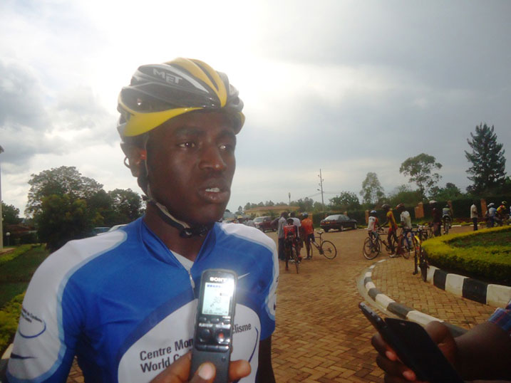 Ndayisenga asaba abakiri bato gukunda umukino wo gusiganwa ku magare kuko bashobora kuzagera ku ntera bifuza.