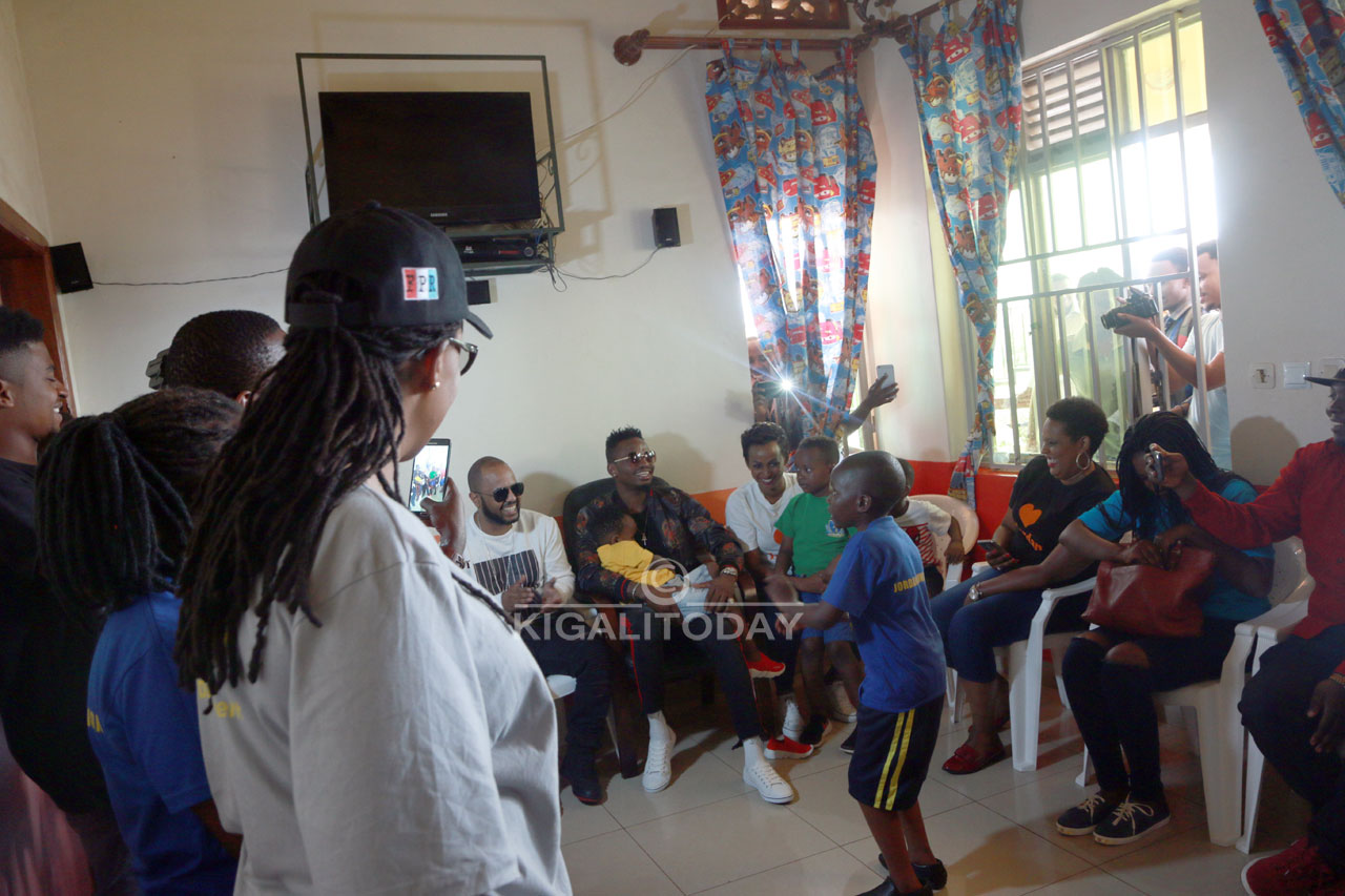 Uyu mwana yaririmbye indirimbo ya Diamond ibyishimo biramutaha