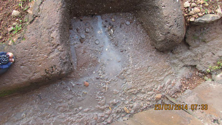 Uyu mwanda usohoka mu nzu icururizwamo ibyo kurya.