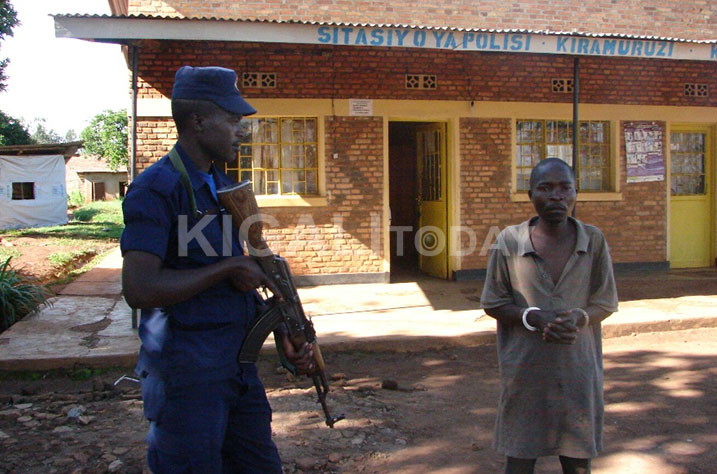 Hakizimana afunzwe akekwaho kwica umwana we amukase ijosi.