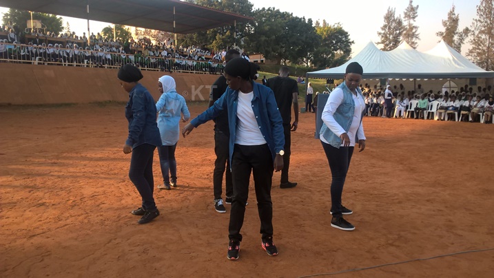 Uyu muhango waranzwe n'udukino dutandukanye dufasha abantu kwibuka.