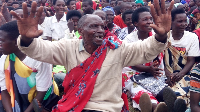 Uyu musaza wo ku Ruheru yavuze ko yishimiye ibyo bagejejweho