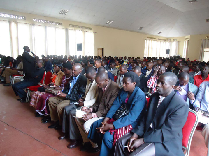 Ababyeyi bihanangirijwe ko uzaba nyirabayazana wo gutuma umwana ata ishuri azacibwa amande.