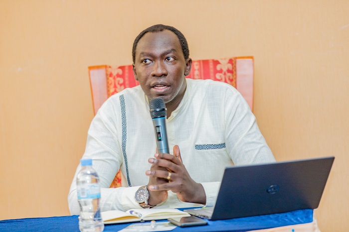 Ndonkeye avuga ko ikibazo cy'abantu bavurwa badafite ubushobozi gikomeye ku buryo gikwiye kuganirwaho n'inzego zitandukanye