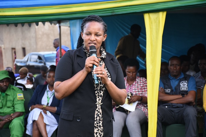 Vice Mayor, Uwimana avuga ko imiryango yagaragayemo amakimbirane yatangiye kwigishwa kuyavamo