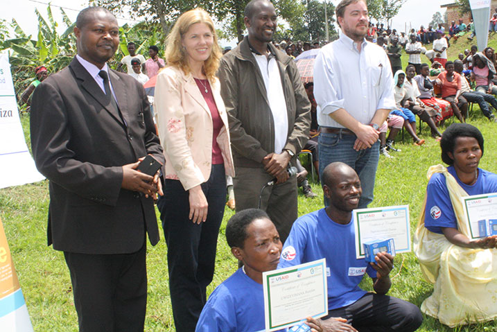 Abatsinze amasomo n'imikoro bahawe impamyabumenyi bimurirwa mu kindi cyiciro.
