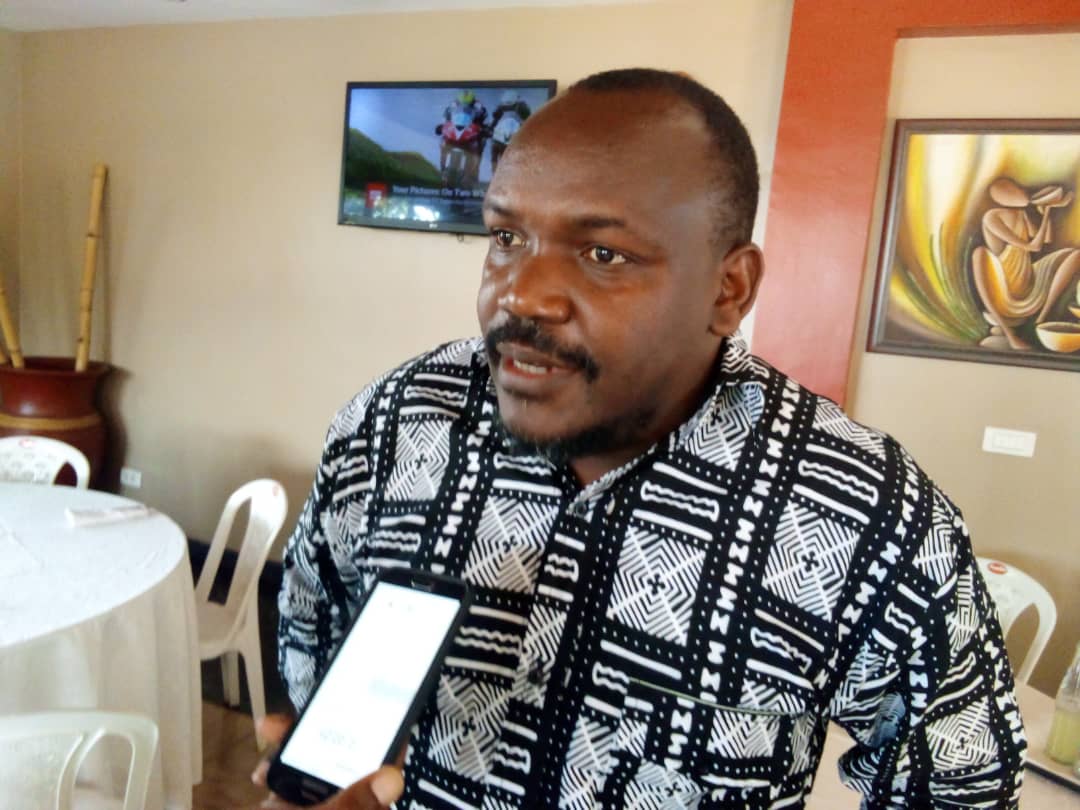 Vitalice Meja waturutse muri Kenya yunguranye ibitekerezo n'abari bahagarariye ihuriro ry'imiryango nyarwanda ya sosiyete sivile