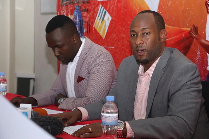 Vlady Terimbere (iburyo) ushinzwe inozabubanyi n'imenyekanishabikorwa muri Star Times