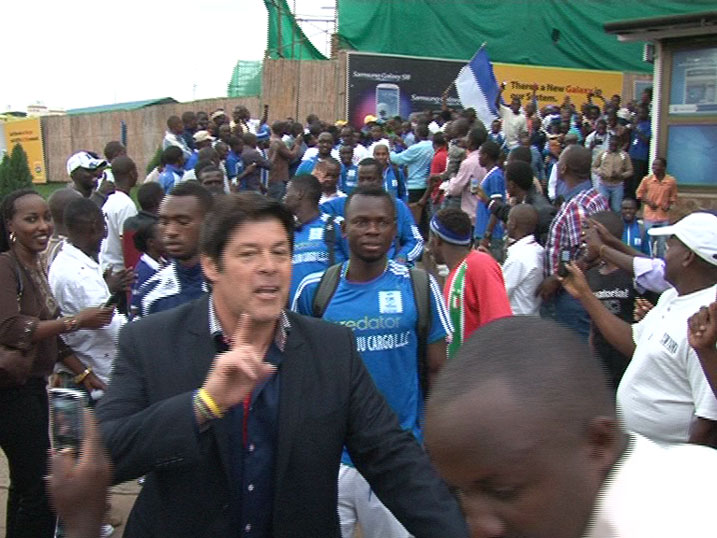 Umutoza Luc Eymael asohotse mu kibuga.