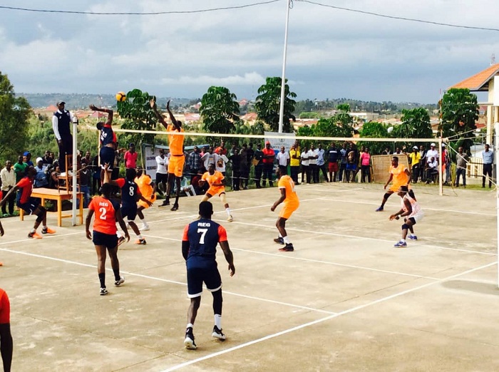 Amakipe yombi yakomeje kunganya birangira hitabajwe iseti ya kamarampaka