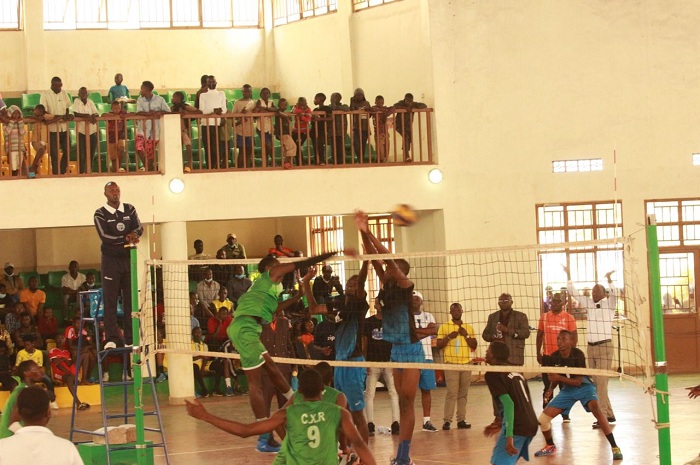 Collège Christ-Roi na Petit Seminaire Virgo Fidelis bahora bahanganye kuva cyera