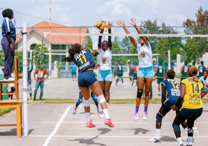 Nzamukosha Oliver wa RRA ahanganye n'ikipe ya Ruhango yari iri mu rugo