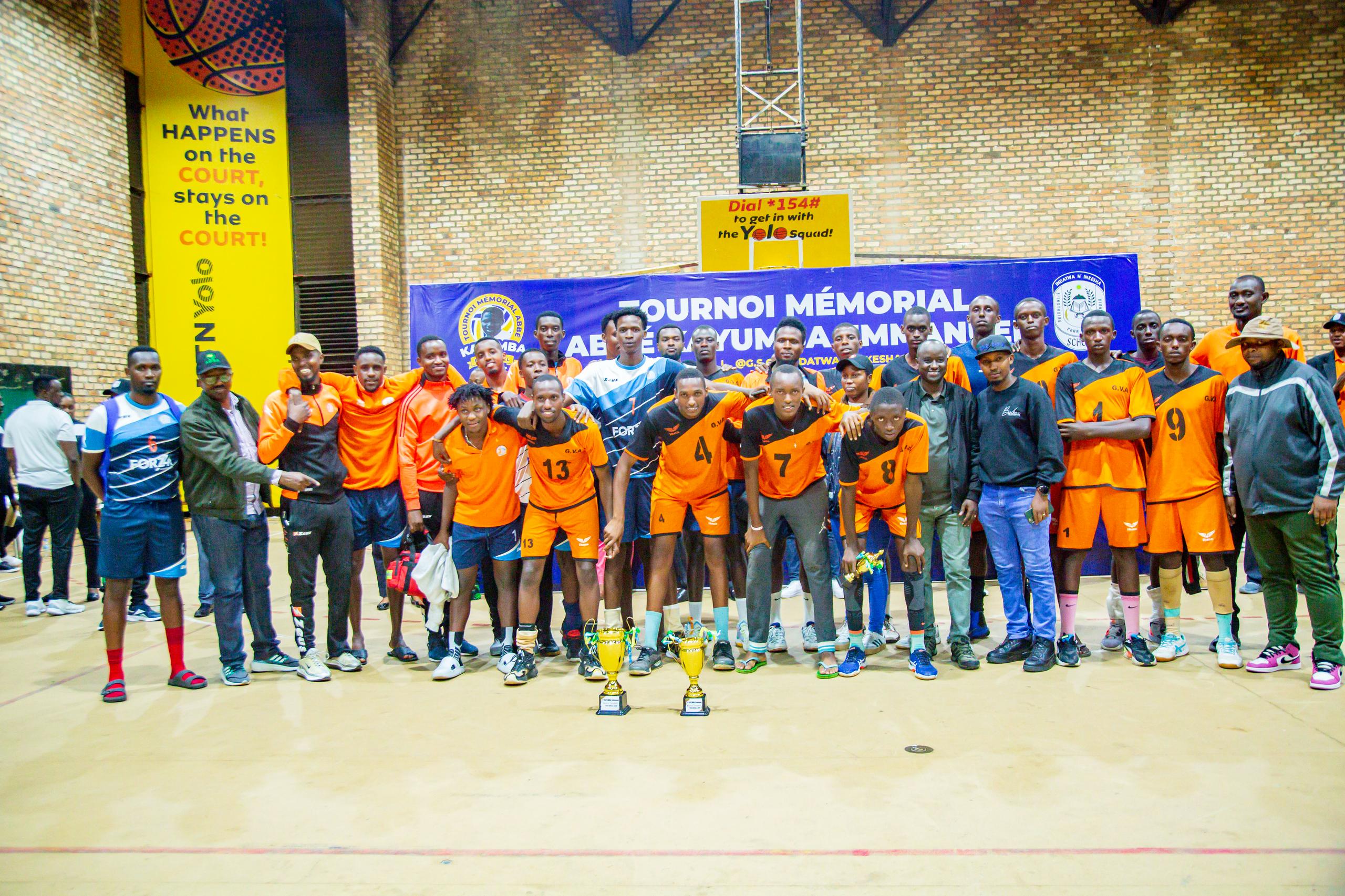 Amakipe ya Gisagara y'abakuru n'abato yose yegukanye ibikombe