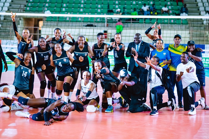 Amb. Bazivamo yafatanyije na APR WVC kwishimira intsinzi