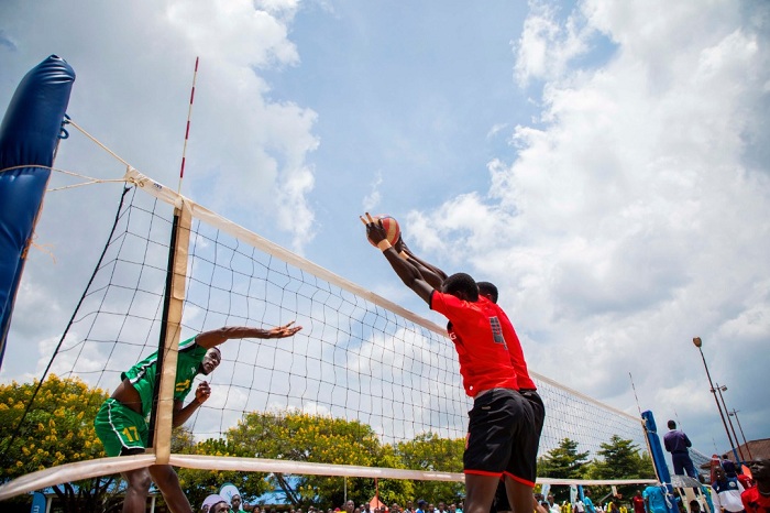 UTB (yambaye icyatsi kibisi) na REG (yambaye umutuku) zirongera guhurira mu kibuga kuri uyu wa Gatandatu