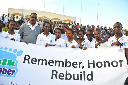 "Walk to remember" yanitabiriwe n'urubyiruko rurimo Nyampinga w'u Rwanda, Aurore Mutesi.