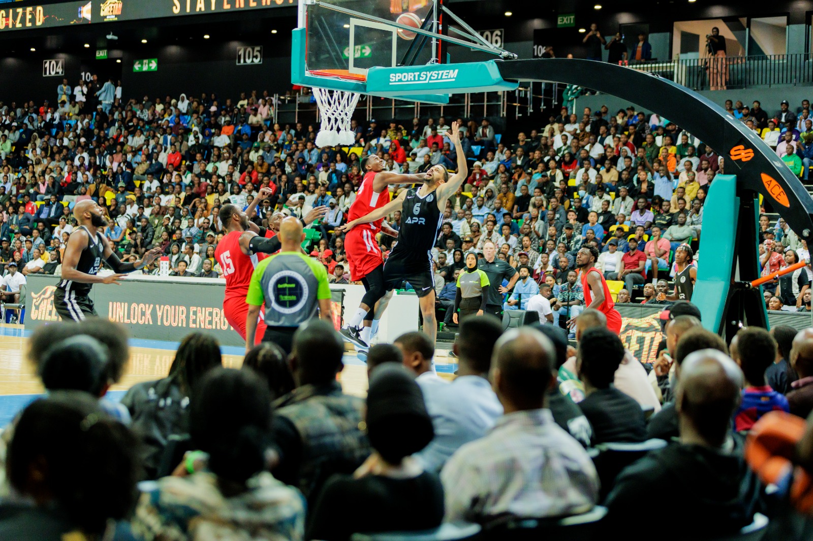 Wari umukino urimo guhangana cyane