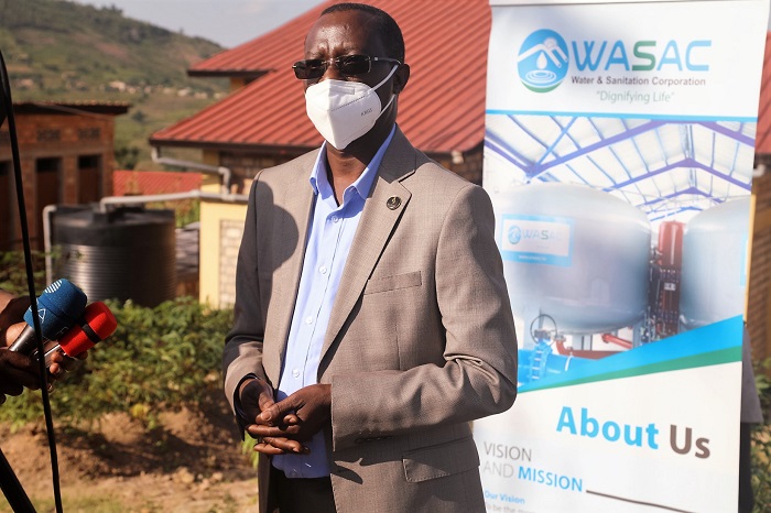 Umuyobozi Mukuru wa WASAC avuga ko gutanga amazi ari inshingano zayo ariko ubu babikoze bagamije kwifatanya n'abarokotse Jenoside batishoboye