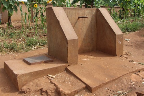 Hari amavomero hirya no hino mu gihugu adaheruka amazi