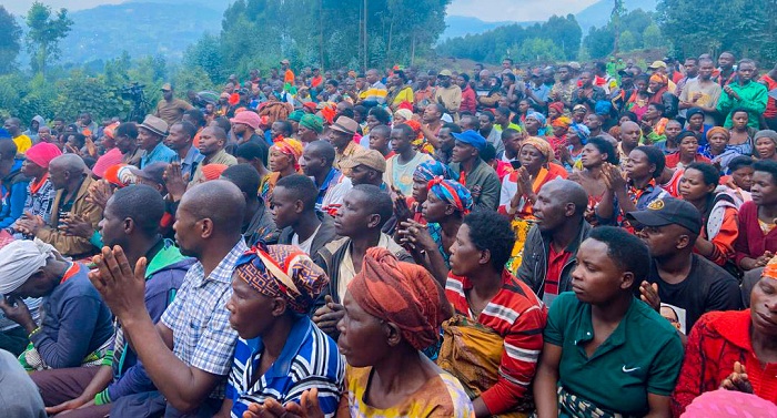 Nyuma y'umuganda abaturage baganiriye n'abayobozi