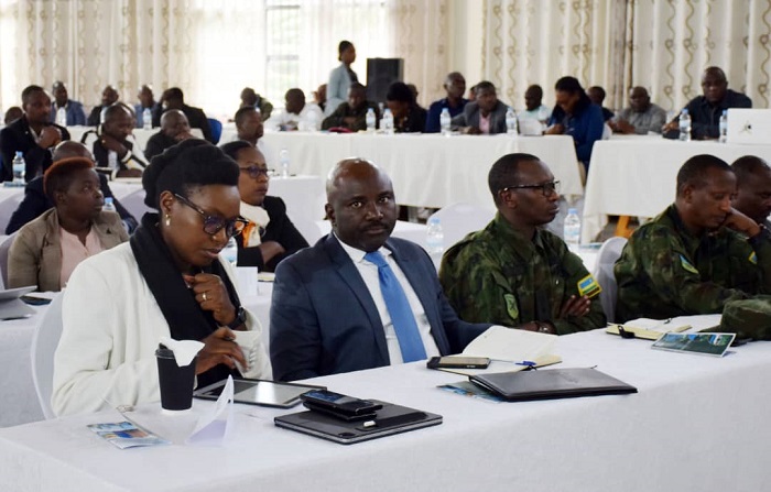 Buri gihembwe inama yo kuri uru rwego ihuza izi nzego hagamijwe kuvuguta umuti w'ibibazo byugarije uburezi