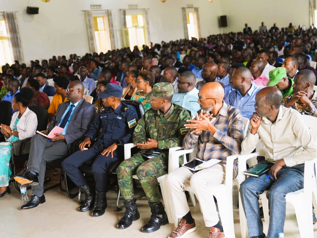 Abayobozi bo mu Karere ka Nyaruguru bakurikiye ibiganiro