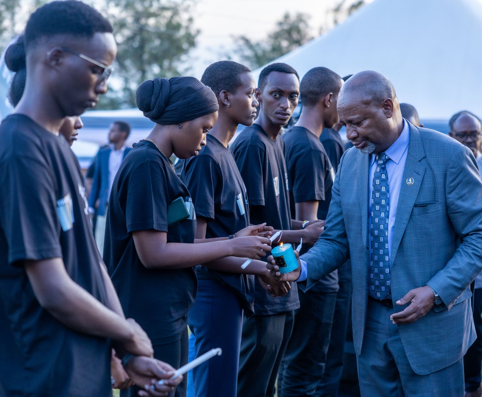 Bacanye urumuri rw'icyizere