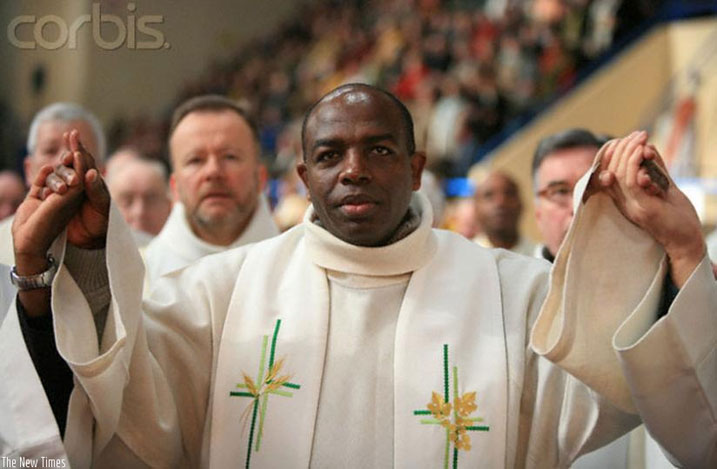 Nubwo yahamijwe icyo cyaha Kiliziya yaramwimanye ngo akiryozwe ubu asomera misa Abafaransa