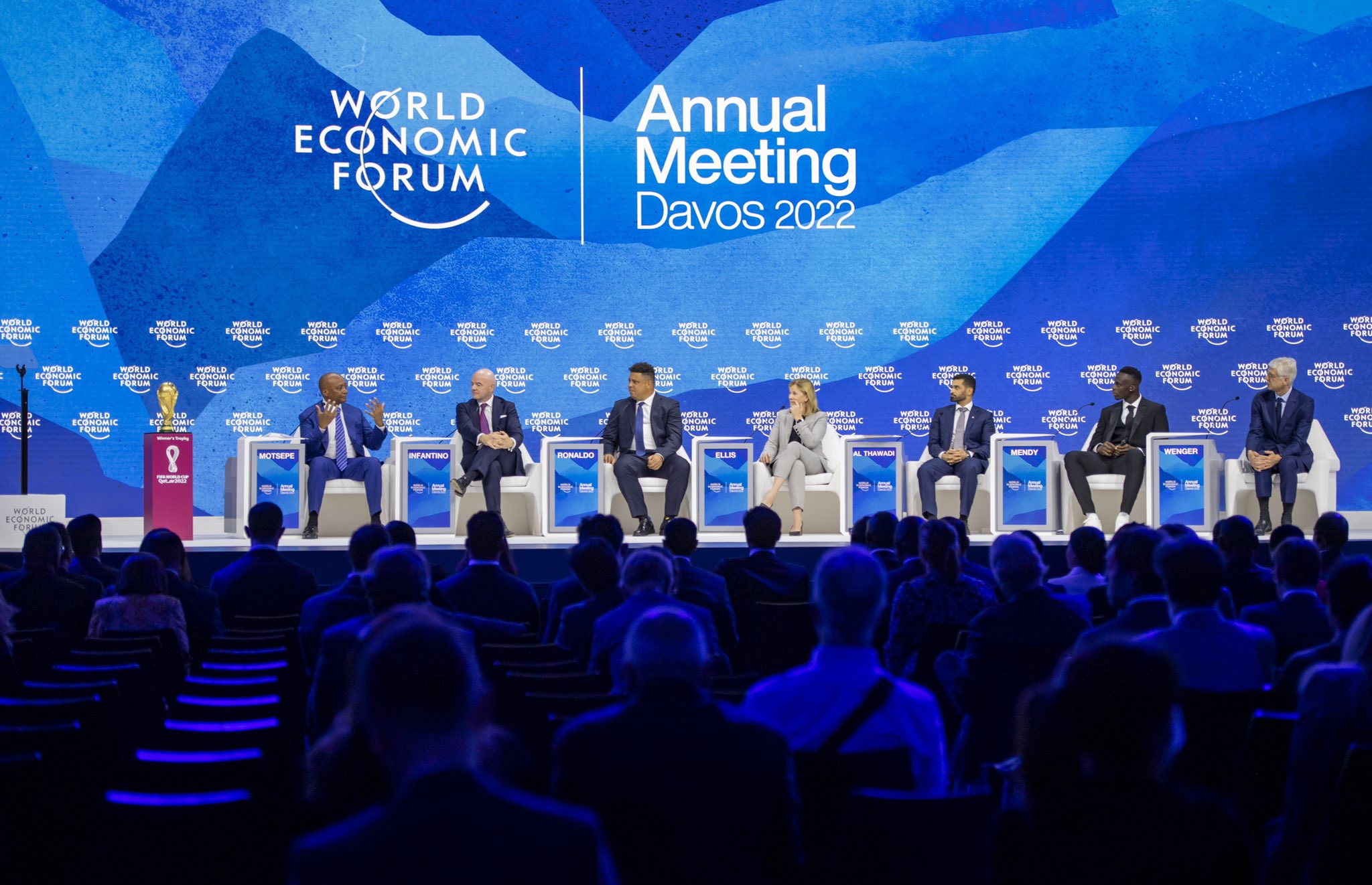 Wenger, Infantino, Ronaldo, Mendy, bari mu batanze ikiganiro
