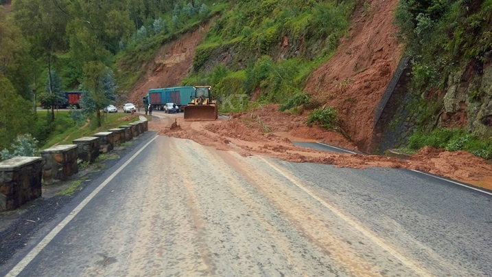 Minisiteri ishinzwe Ibikorwa remezo (MININFRA) kuva kuri uyu wa mbere irakora ibishobika byose ngo umuhanda Kigali-Musanze wongere ubwo nyabagendwa.