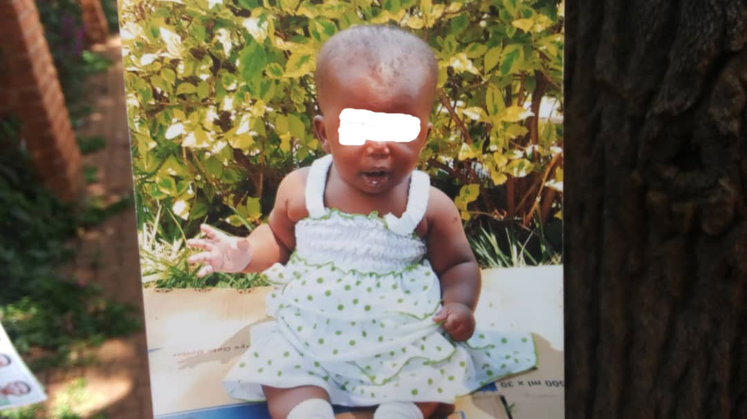 Cynthia Izabayo umaze umwaka urenga ataragira amahirwe yo konka kw'ibere rya nyina