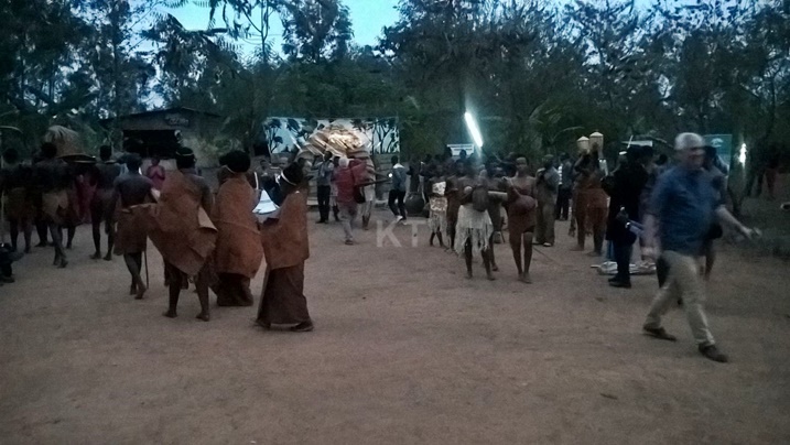 Muri iki gitaramo hagaragaragamo imigenzo yose yarangaga umuzima bw'umuryango Nyarwanda mu gihe cy'abami.