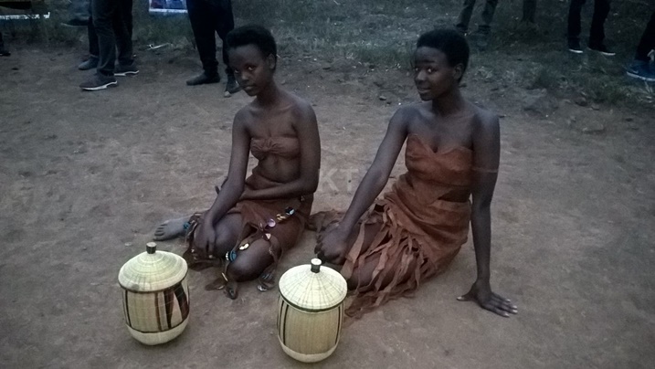 Ikindi bagombaga kuba bakiri amasugi.