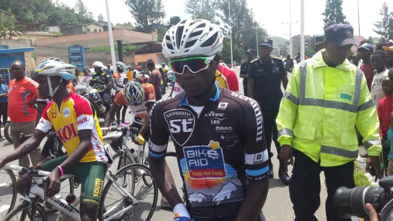 Nsengimana Jean Bosco wegukanye Tour du Rwanda 2015 nawe yitabiriye iryo rushanwa 