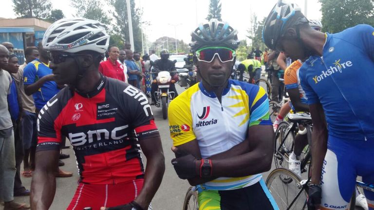 Nathan Byukusenge (wambaye umweru) nawe yitabiriye iryo rushanwa 