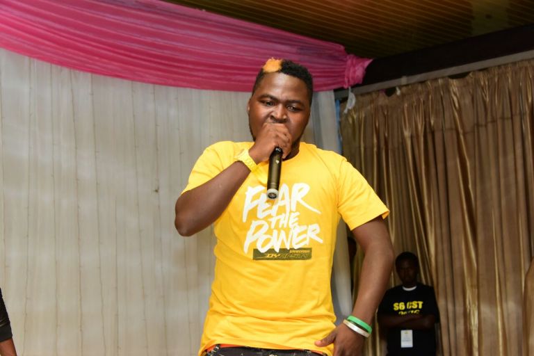 Umuraperi AmaG The Black ari mu basusurukije abitabiriye ibyo birori 