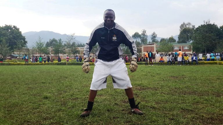 Umunyamakuru Uwimana Emmanuel wa RBA niwe wari umunyezamu w'ikipe y'abanyamakuru