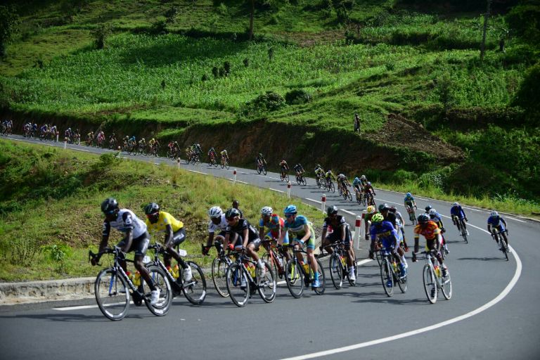 Bakomeje kunyura mu makorosi menshi agoranye